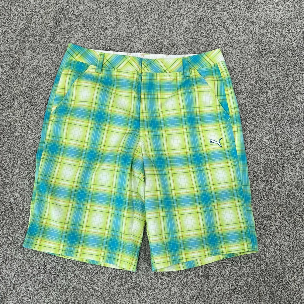 Men’s Puma golf shorts- 32